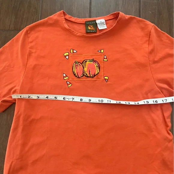 Halloween Pumpkin and Candy Corn Onque Casuals Shirt size M - Picture 4 of 6